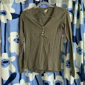Green Mossimo heathered Henley